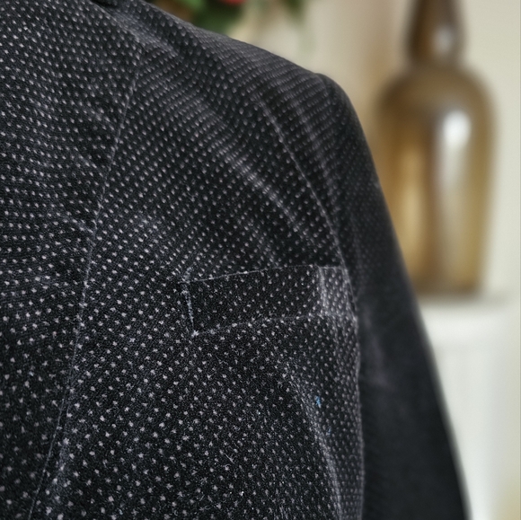 Tommy Hilfiger black velvet blazer. Size 6 - Picture 7 of 10